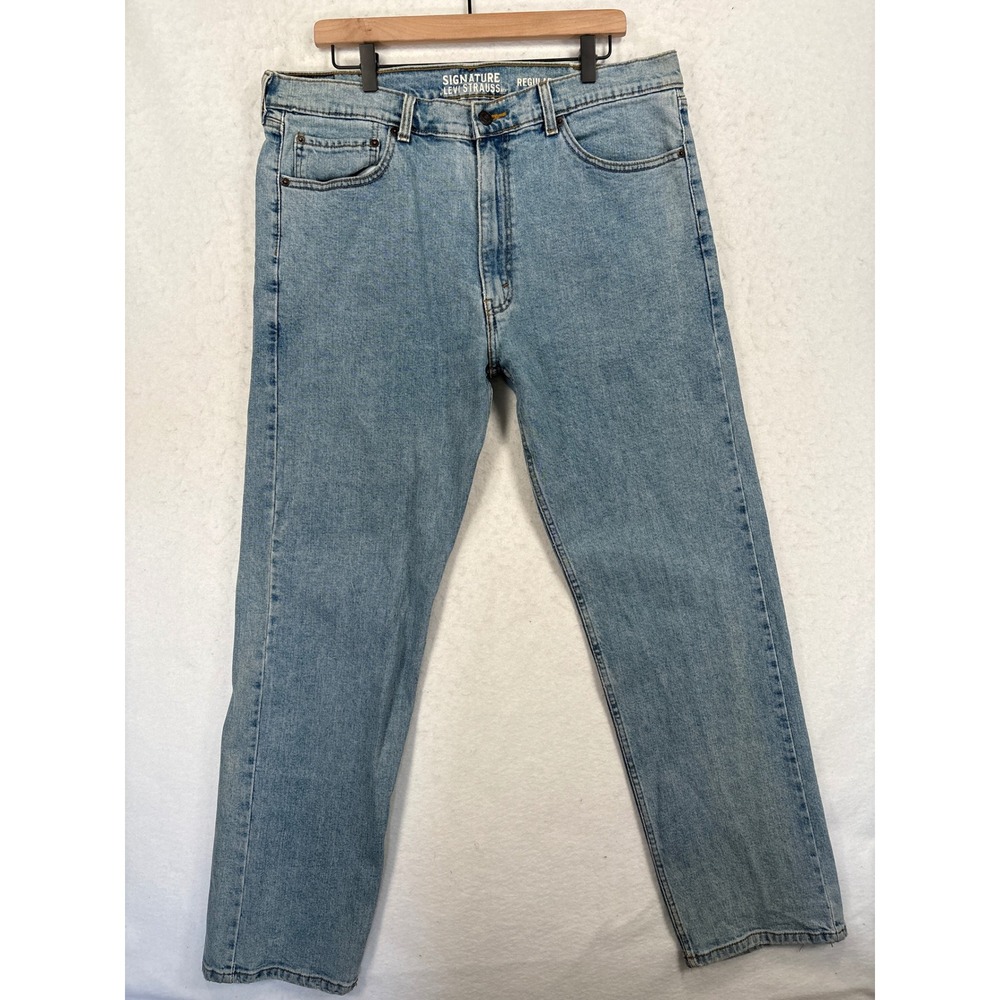 Signature by Levi Strauss Mens Regular Fit Light Wash Denim Jeans 37x31.5 - Picture 1 of 9